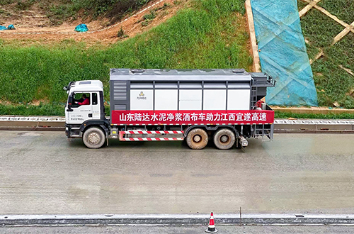 九州陆达牌水泥净浆洒布车助力江西高速建设