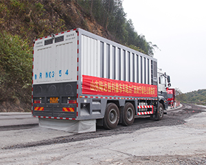 产品聚焦 ▏九州陆达牌粉料撒布车助力广西道路建设