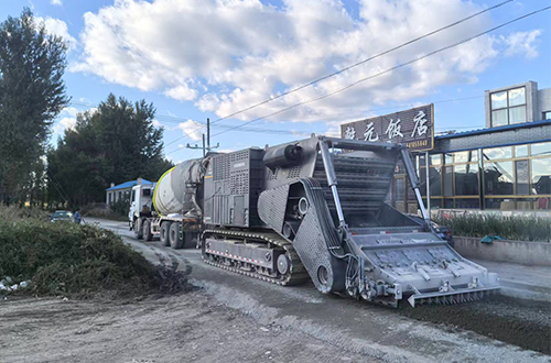 九州陆达水泥路面破碎机施工现场