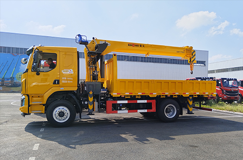 随车起重运输机