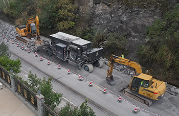 破碎标号高的水泥块