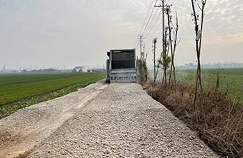 旧水泥板路面破碎